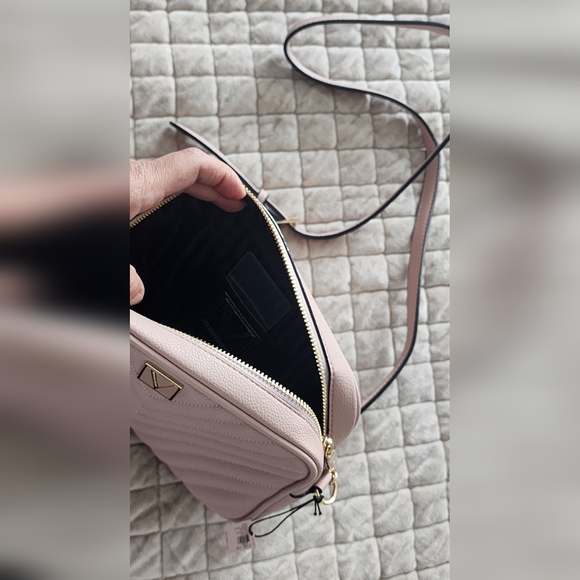 Victoria's Secret Blush Quilted Crossbody Bag - Picture 5 of 6